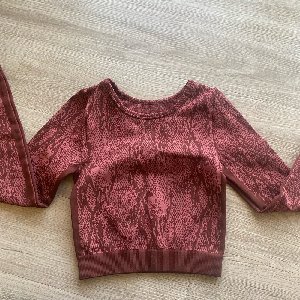 fabletics cropped workout top